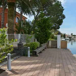 villa-requesens-on-canal.catalonia-hotels.com/